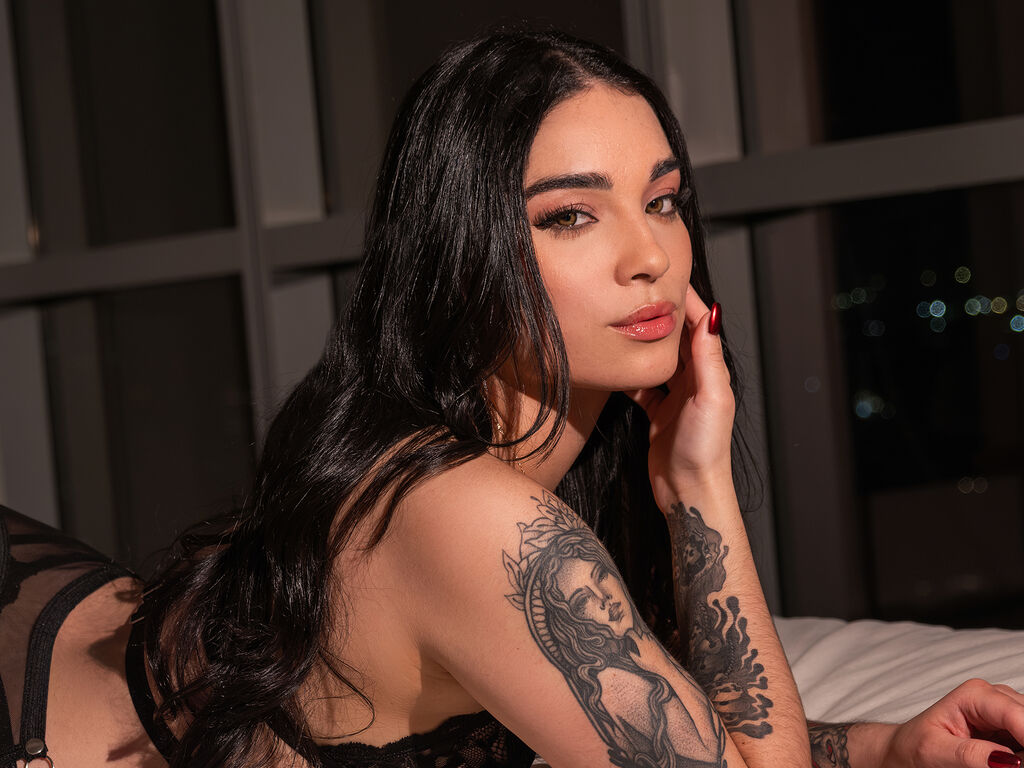 Watch AdalineCuervo Live