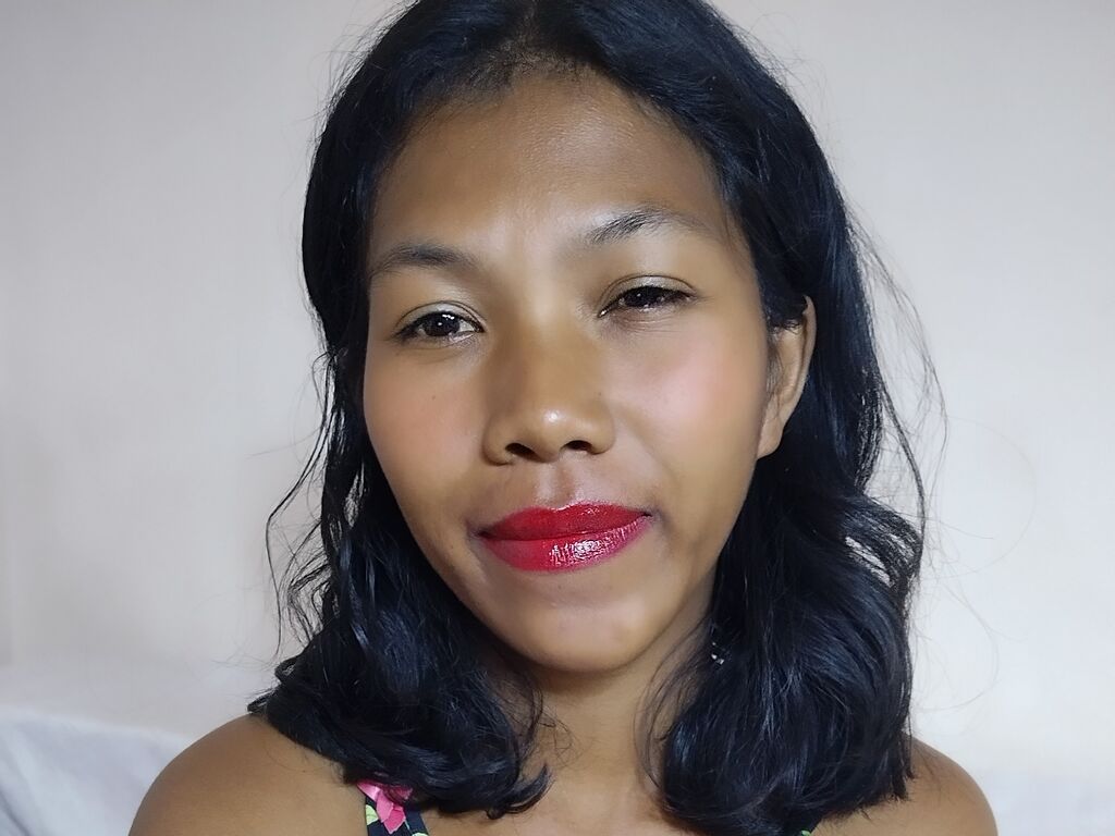Watch DomoinaBrooks Live