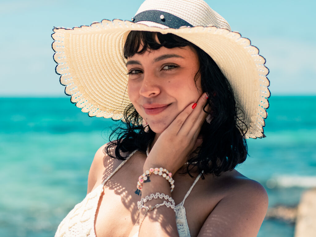Watch ElizabethThaylor Live