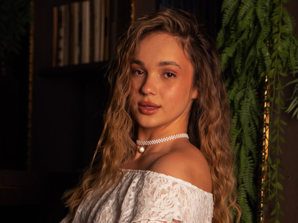 Watch EvieGreens Live