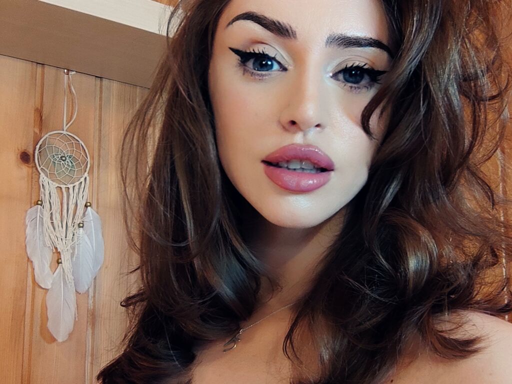 Watch LeilaNoire Live