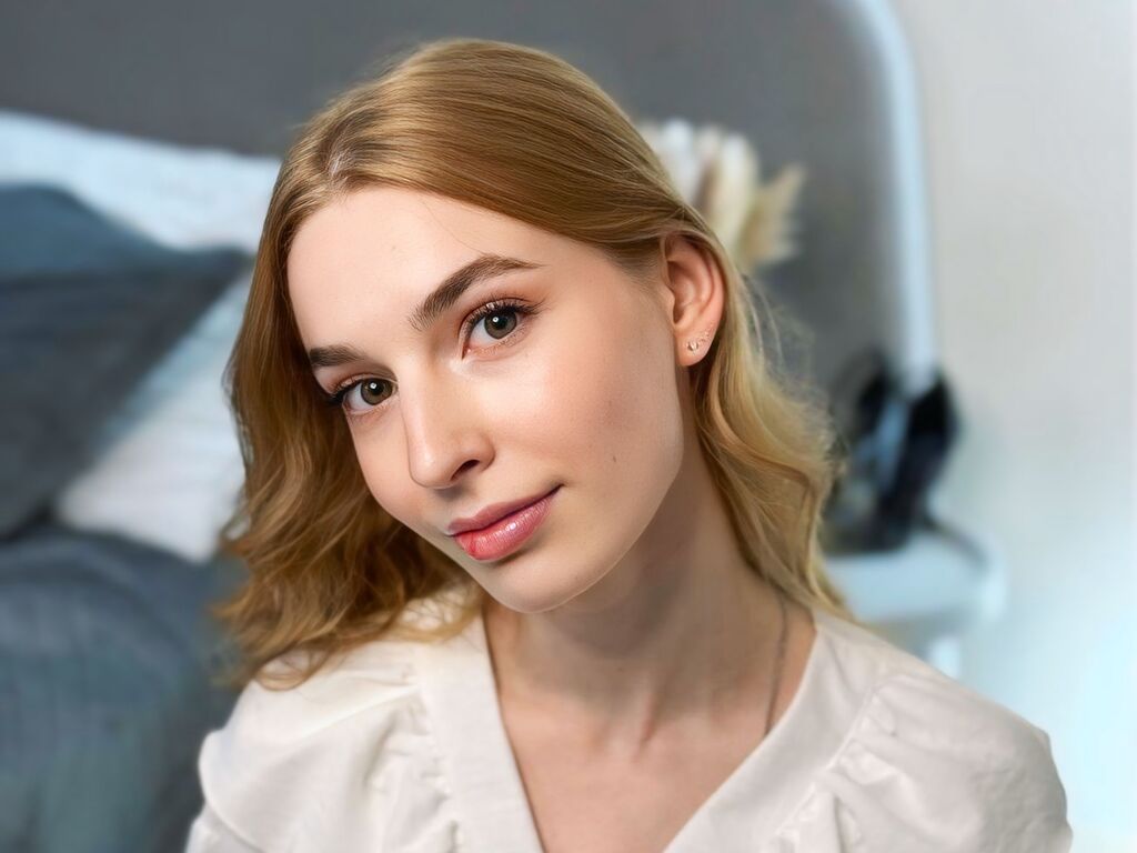 Watch LinaVale Live