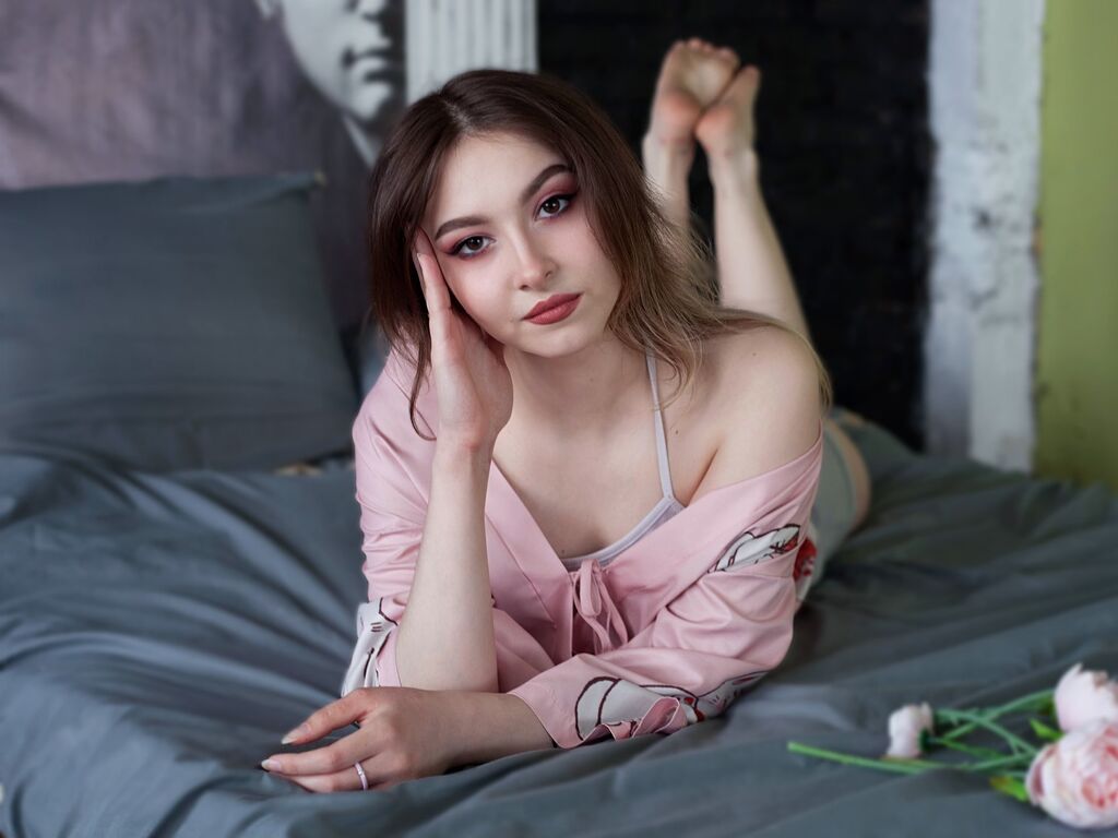 Watch MiaNels Live