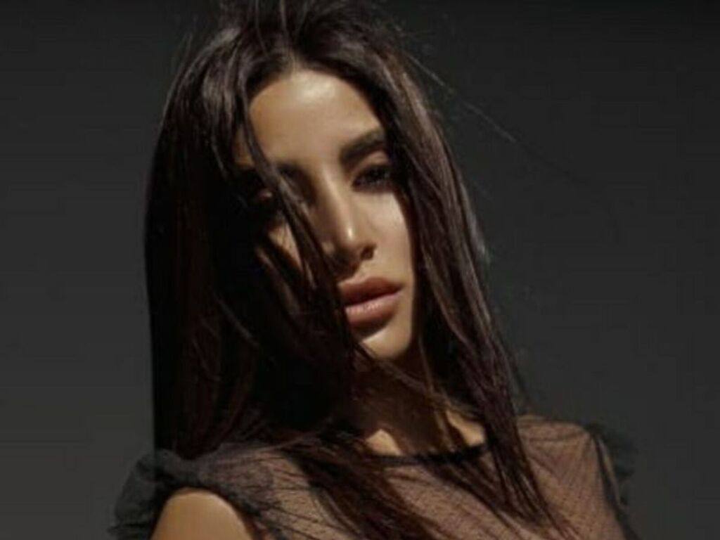 Watch MonaWatson Live
