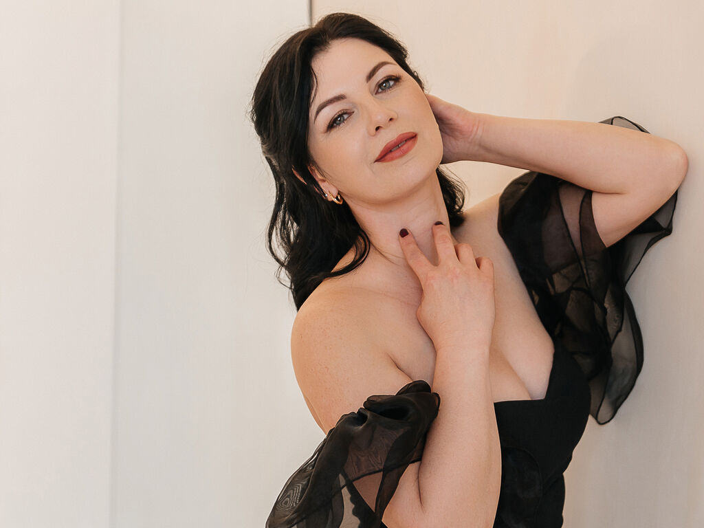 Watch NinaStane Live