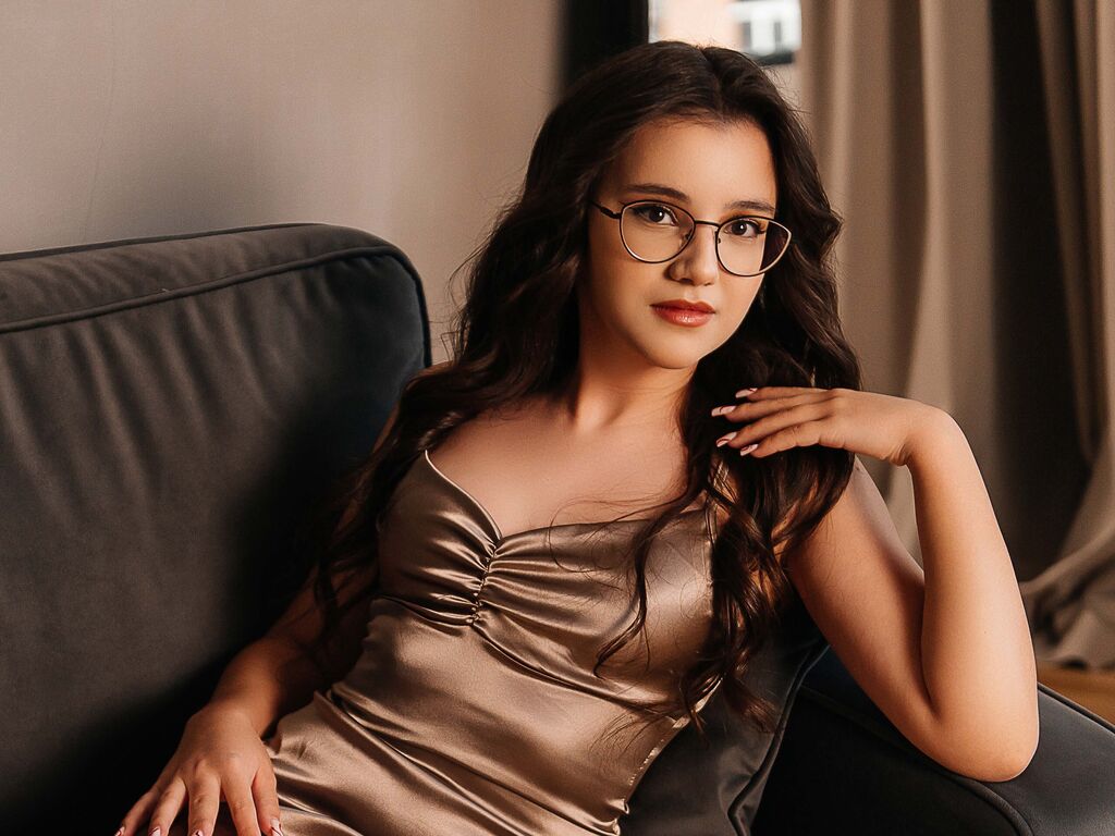 Watch PaulineHeaven Live