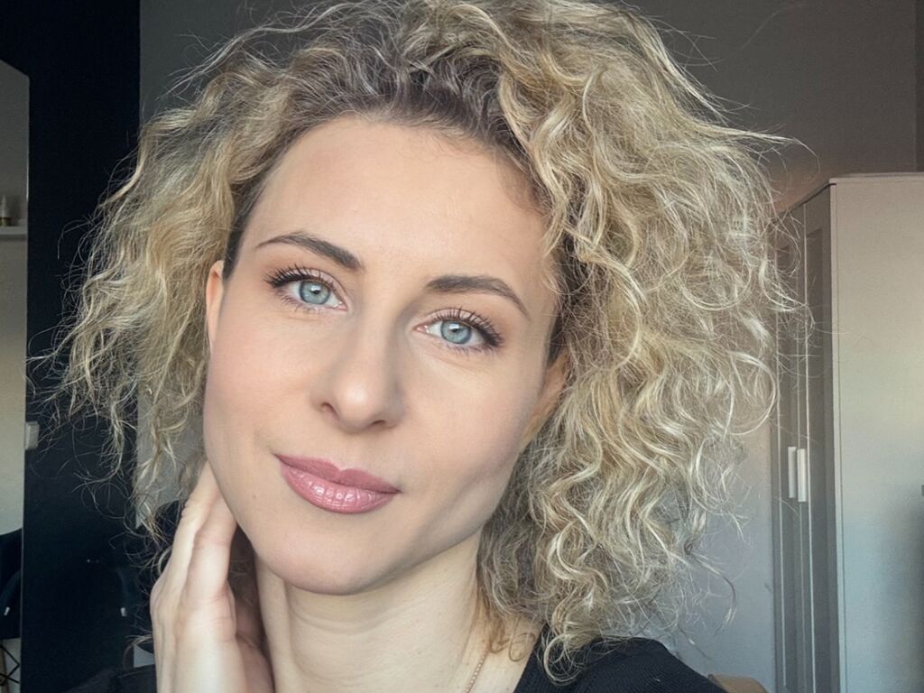 Watch TiffaniRoze Live